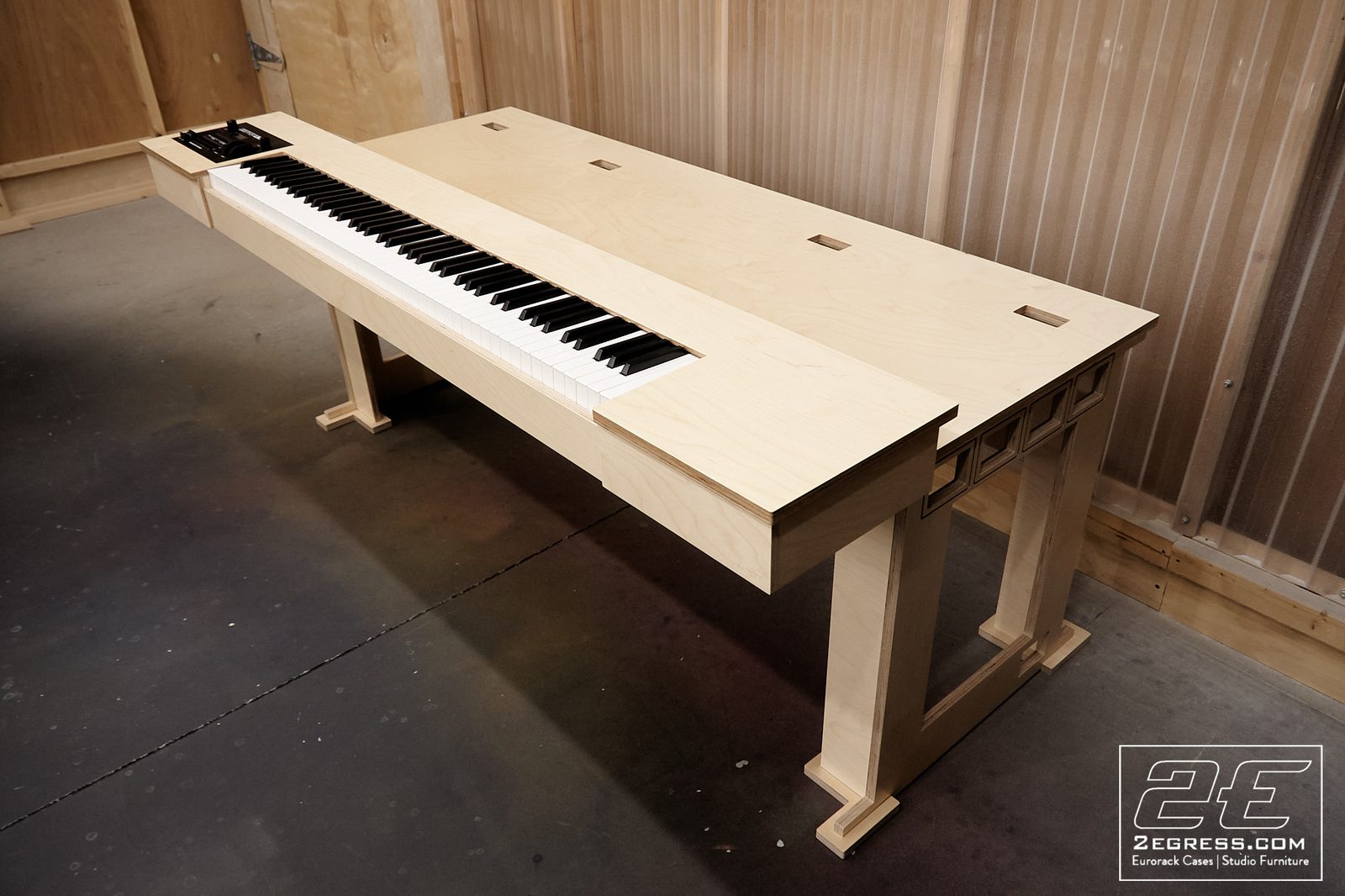 Altar synth desk | three-quarter view with keybed | 2Egress