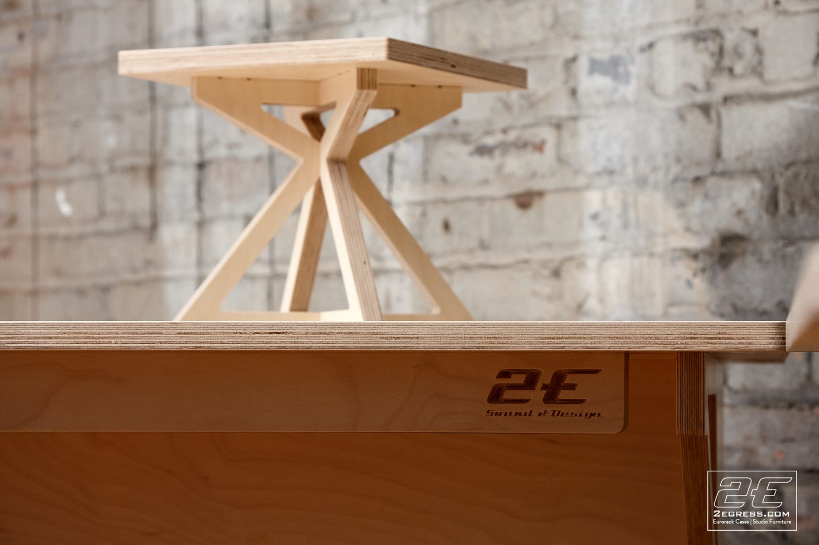 Facet desk | close detail of the X-shaped embedded monitor stand | 2Egress