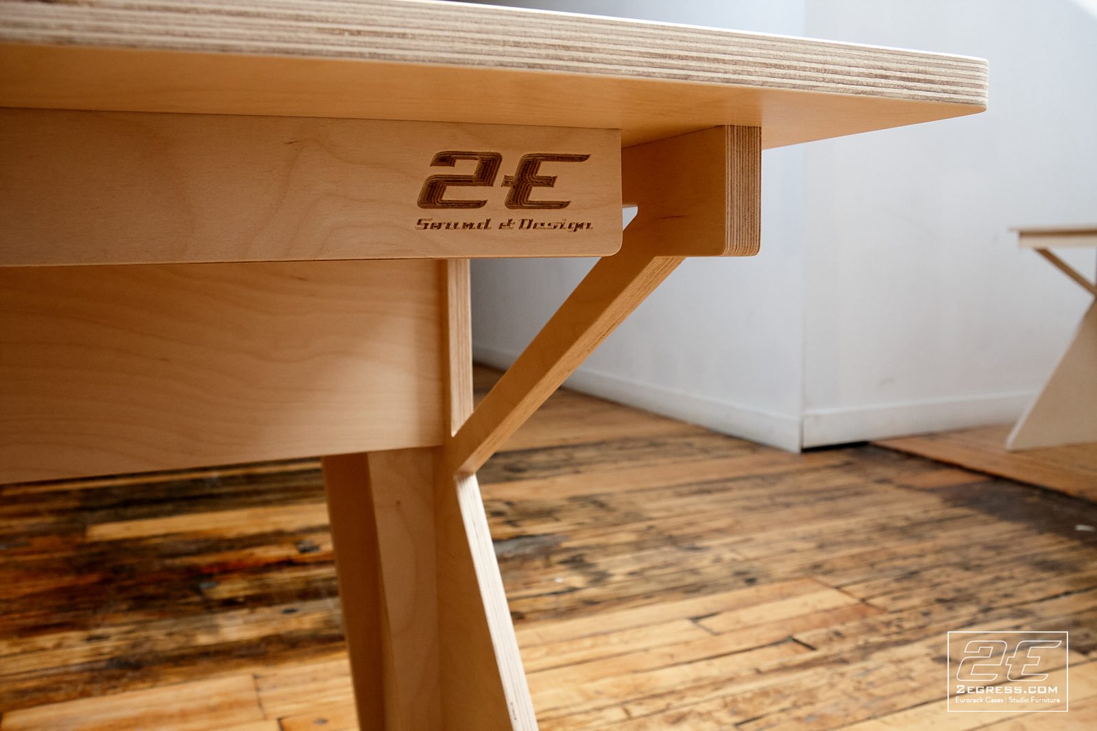 Facet desk | close detail of a second corner joint with diagonal leg brace | 2Egress