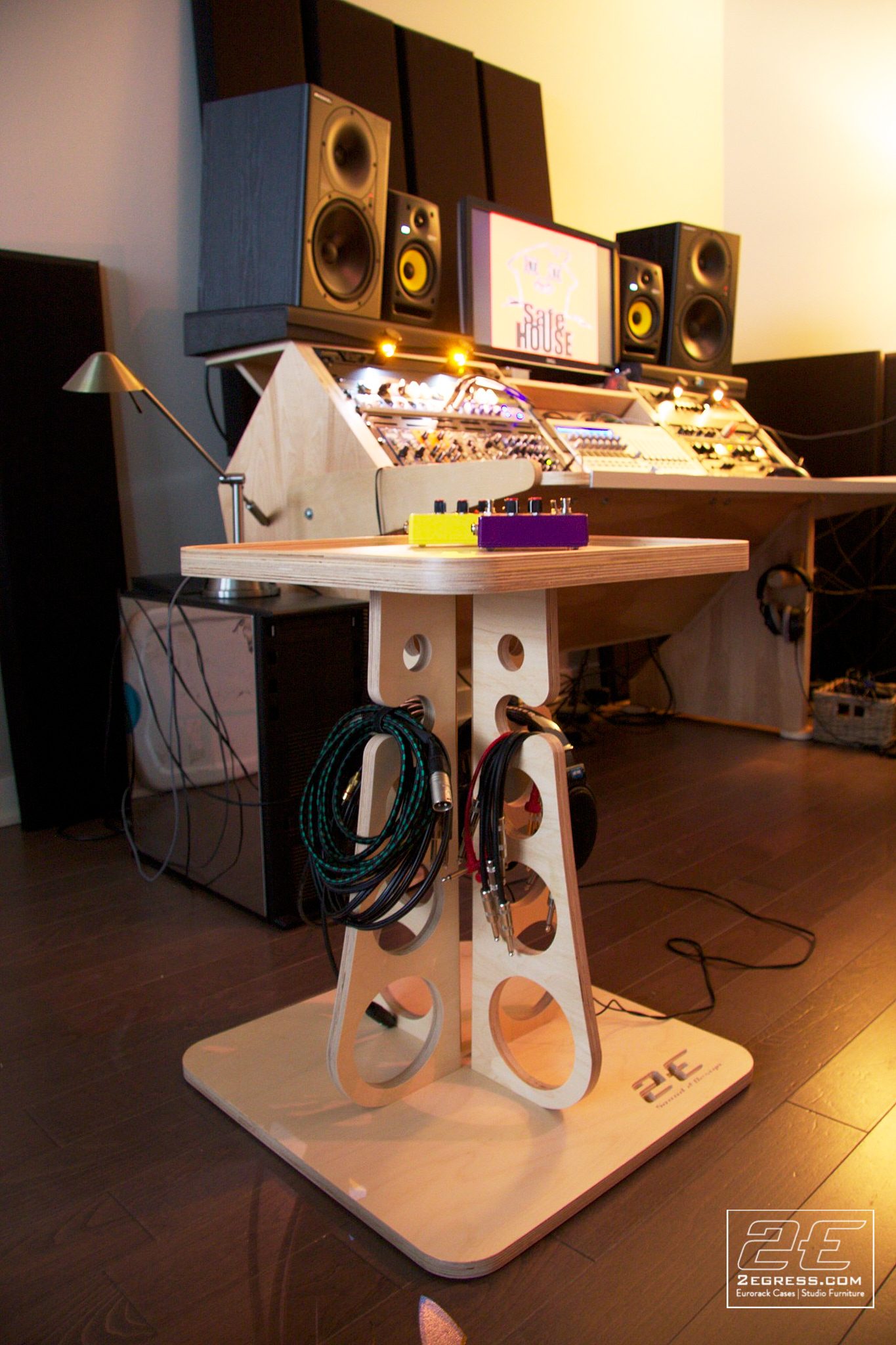 Low Rida desk | rolling side table with cable-management cutouts | 2Egress