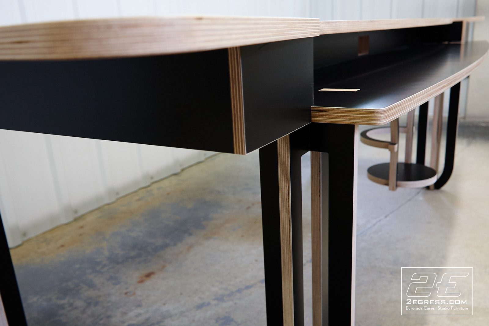 Luna studio desk | corner joinery detail | 2Egress