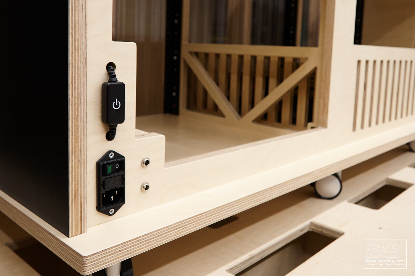 Rover rack | power switch and outlet panel close-up | 2Egress
