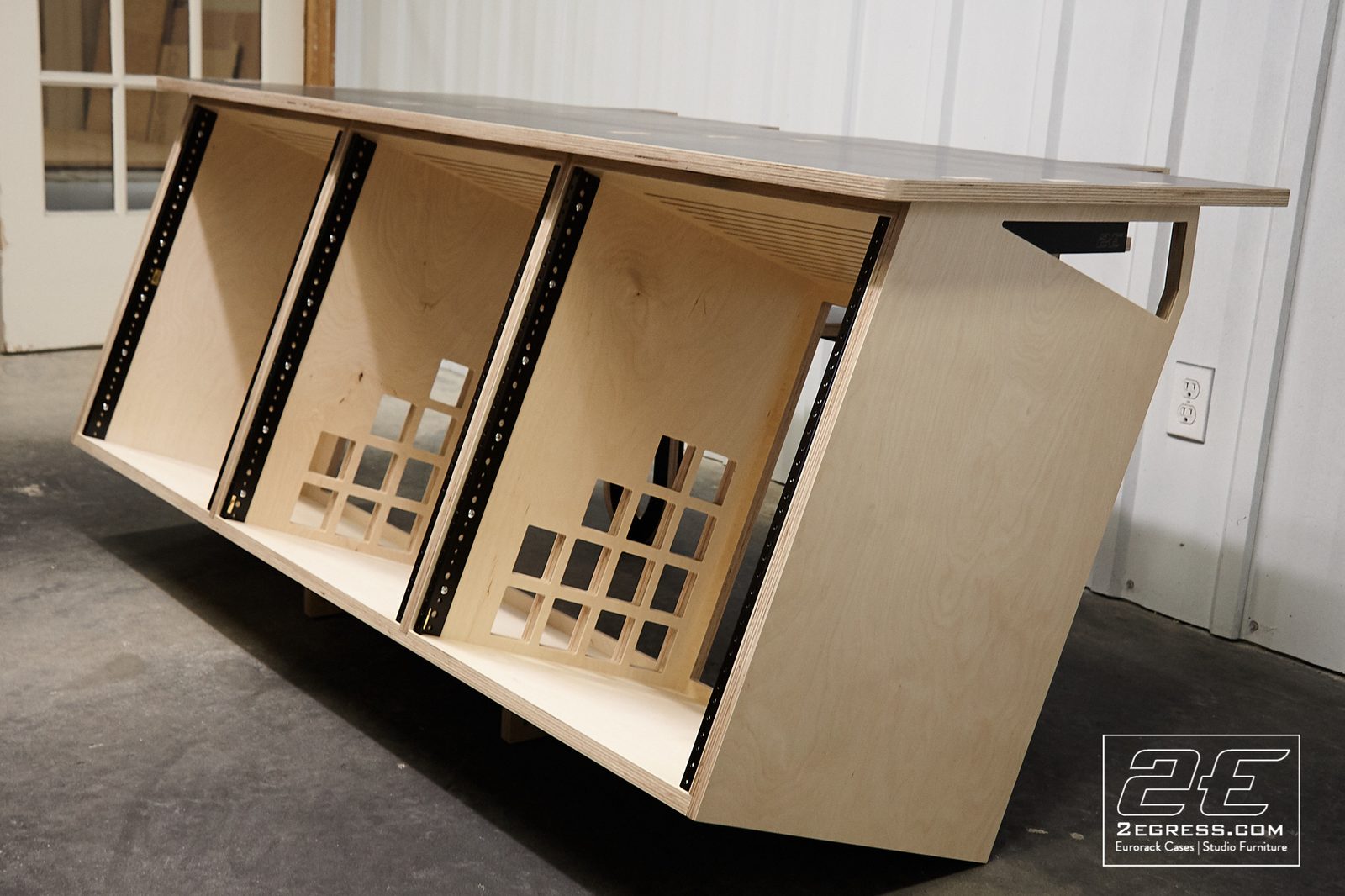 SPUTNIK rack | angled view, ventilated rack bays | 2Egress