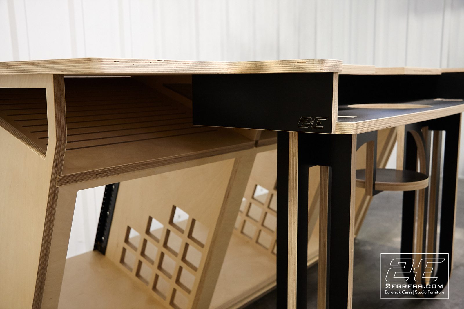 SPUTNIK rack | front view, drawer detail and hairpin legs | 2Egress