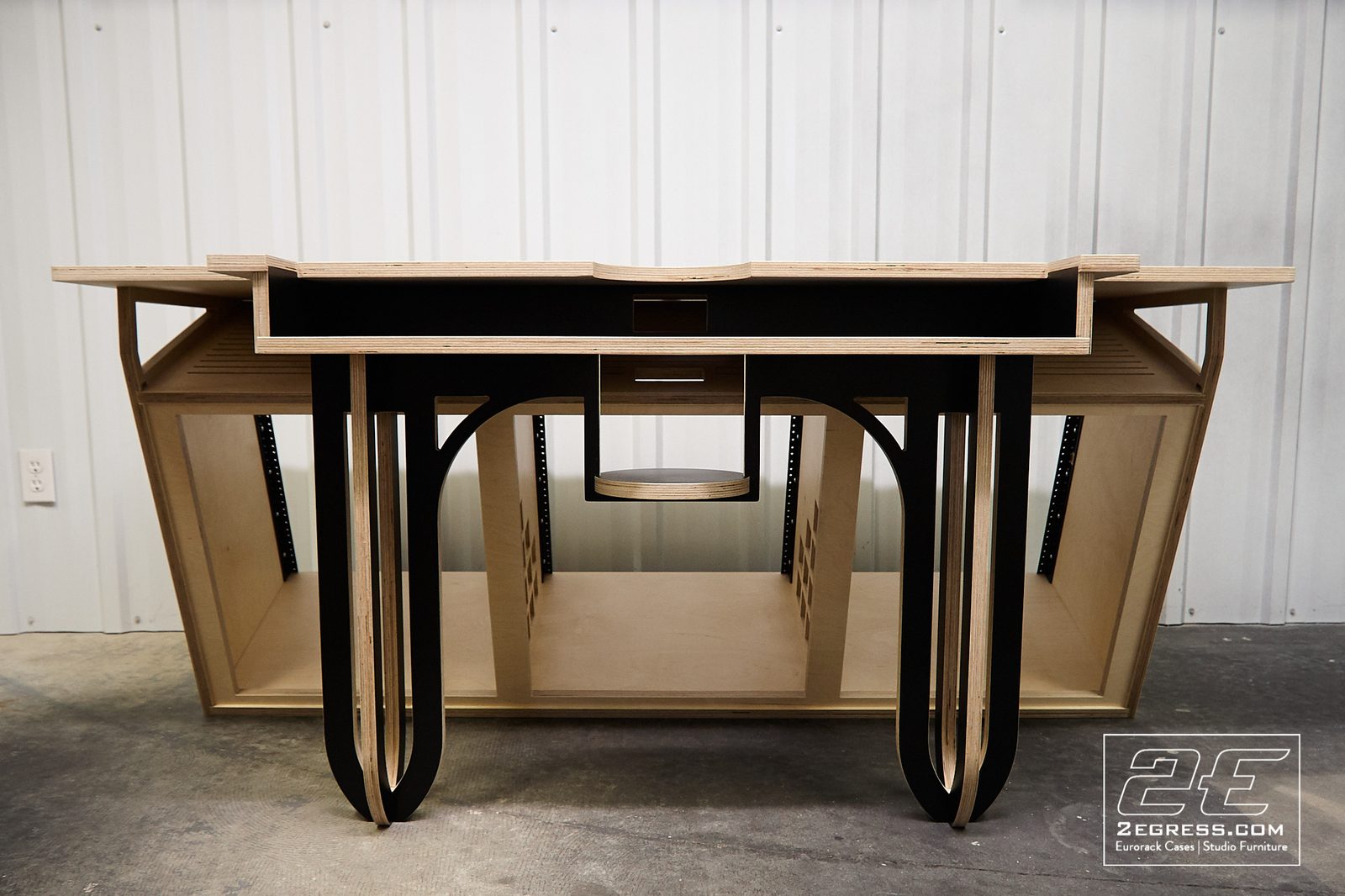 SPUTNIK rack | rear view with circular monitor cutout | 2Egress