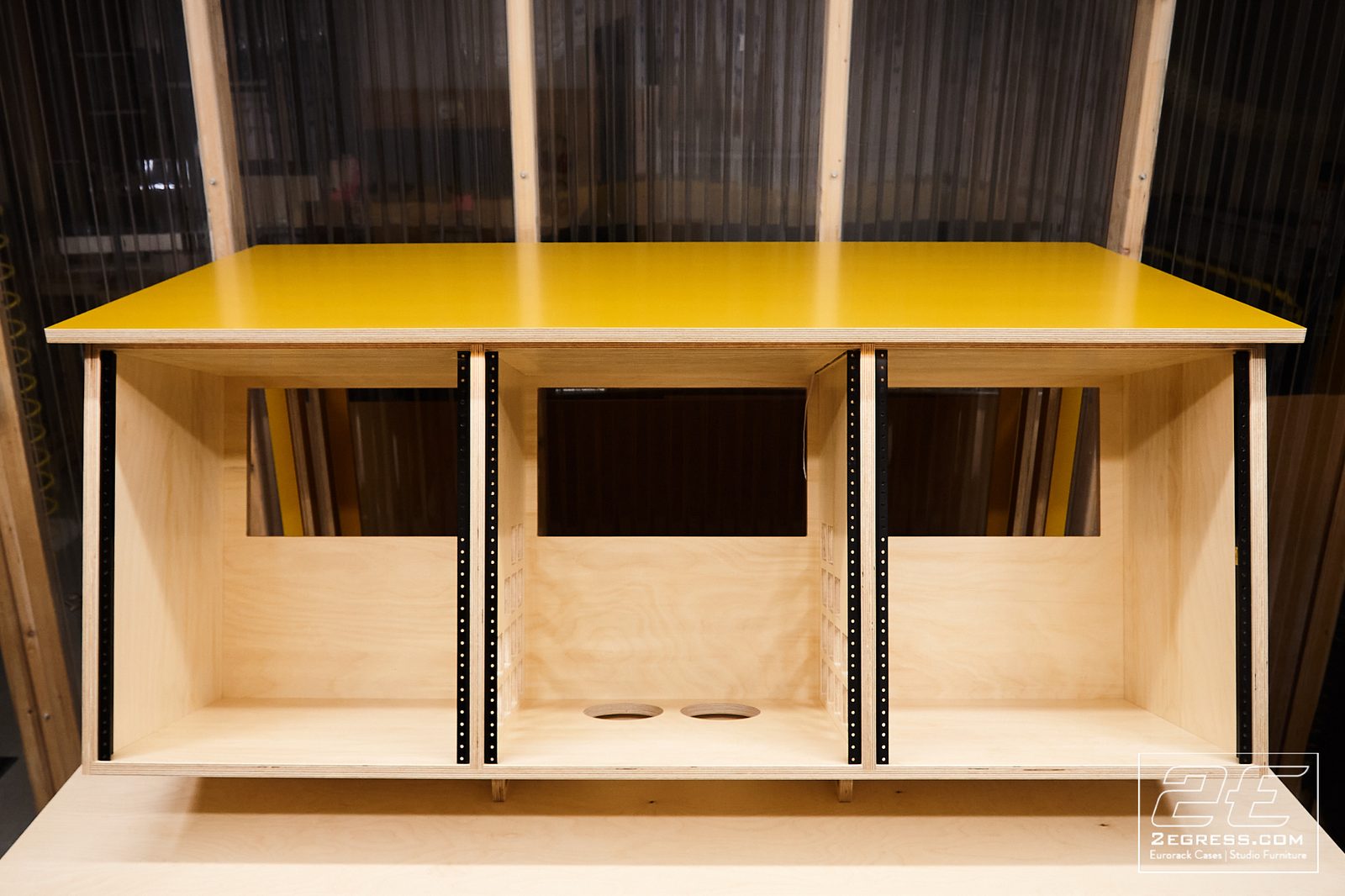 Stinger rack desk | front view close-up, yellow finish | 2Egress
