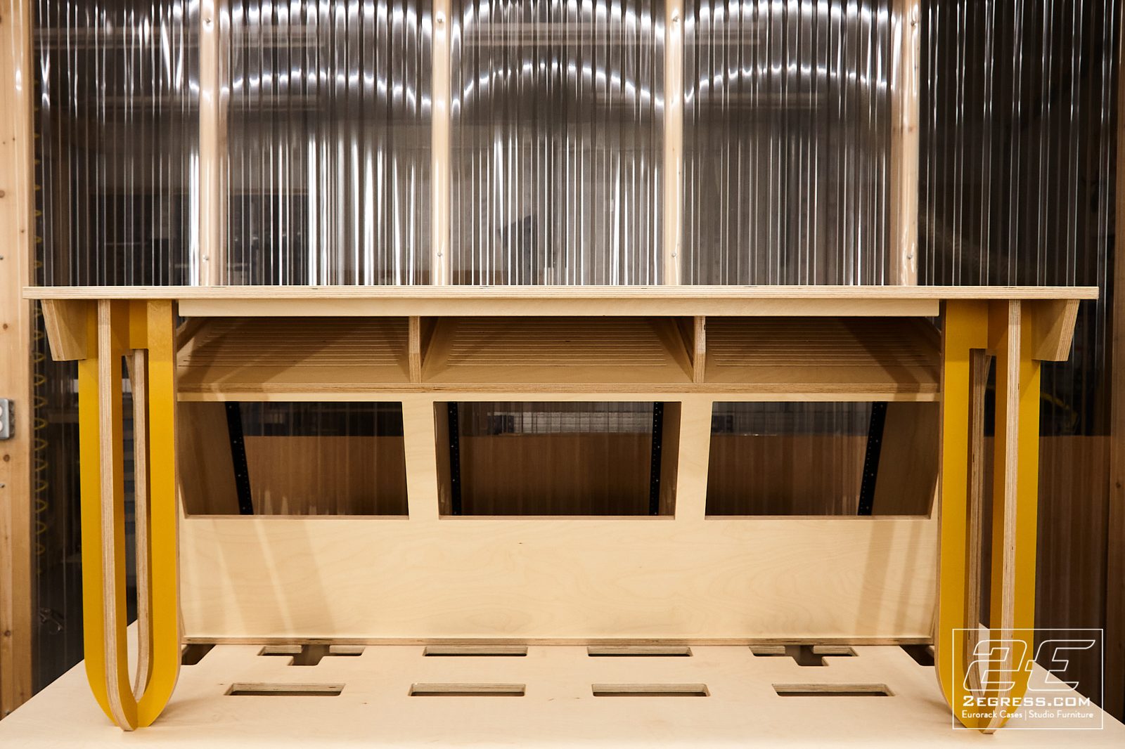 Stinger rack desk | angled rear view with yellow legs | 2Egress