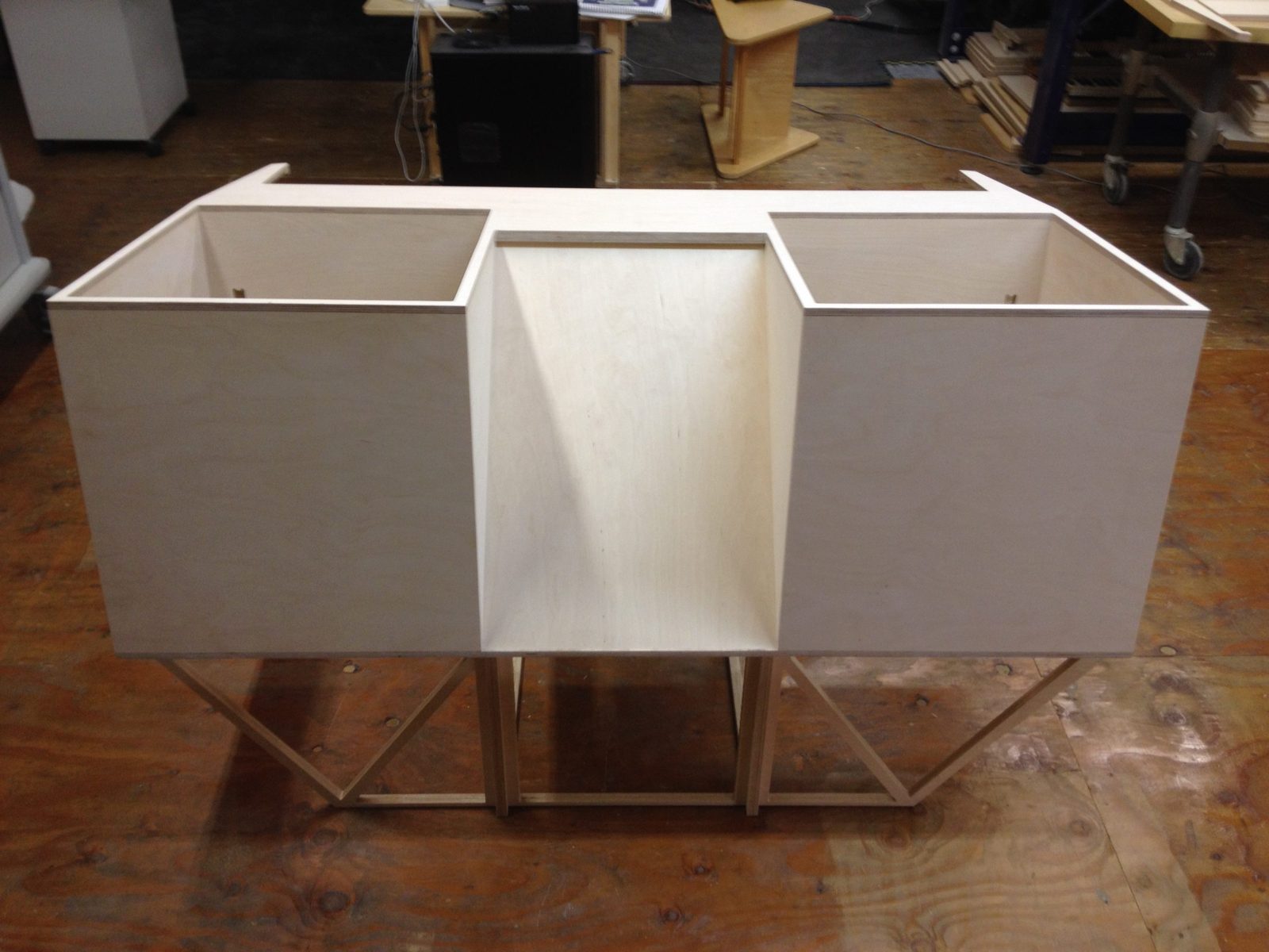 Extraordinary Desk for Extraordinary Guy | photo 7 | Studio Egregia