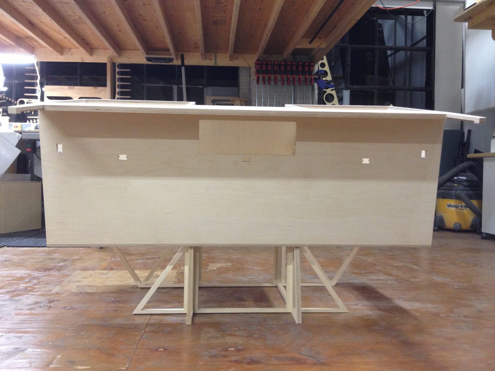 Extraordinary Desk for Extraordinary Guy | photo 9 | Studio Egregia