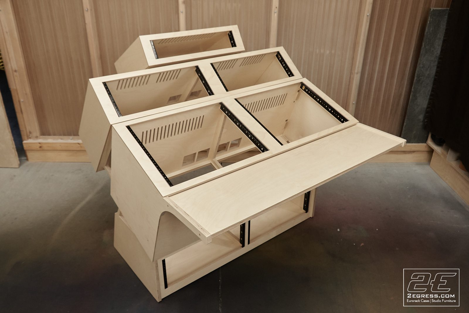 Masterimg Desk - Lotus by 2Egress