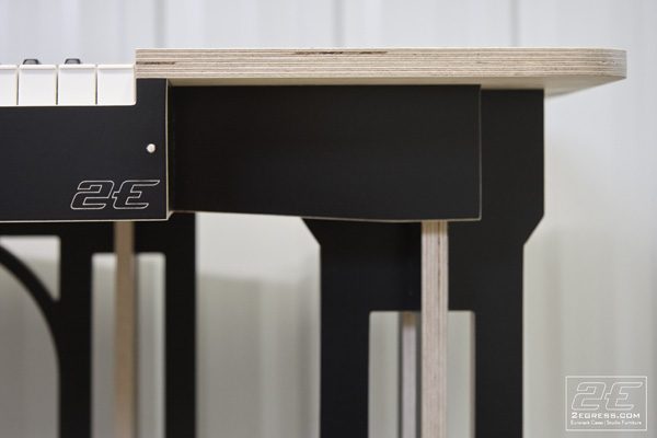 Music Studio Desk | Luna | Close-Up | photo 1 | Studio Egregia
