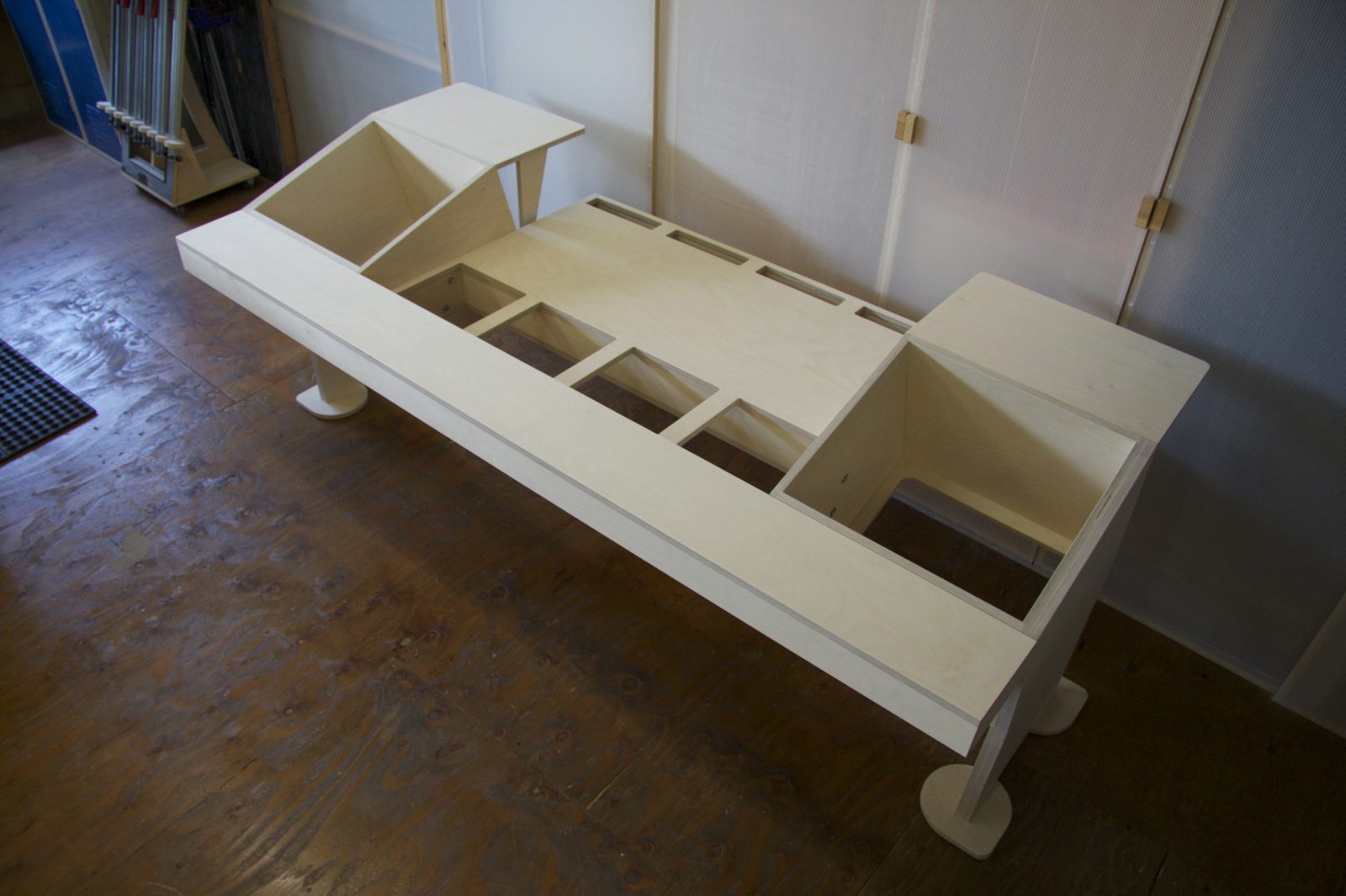 Music Studio Desk | The Stealth | photo 2 | Studio Egregia