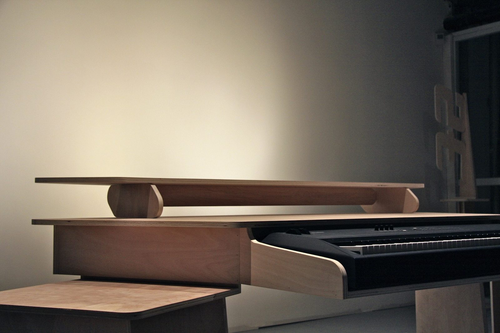 "Finding a desk that accommodates creativity isn’t easy." | photo 2 | Studio Egregia
