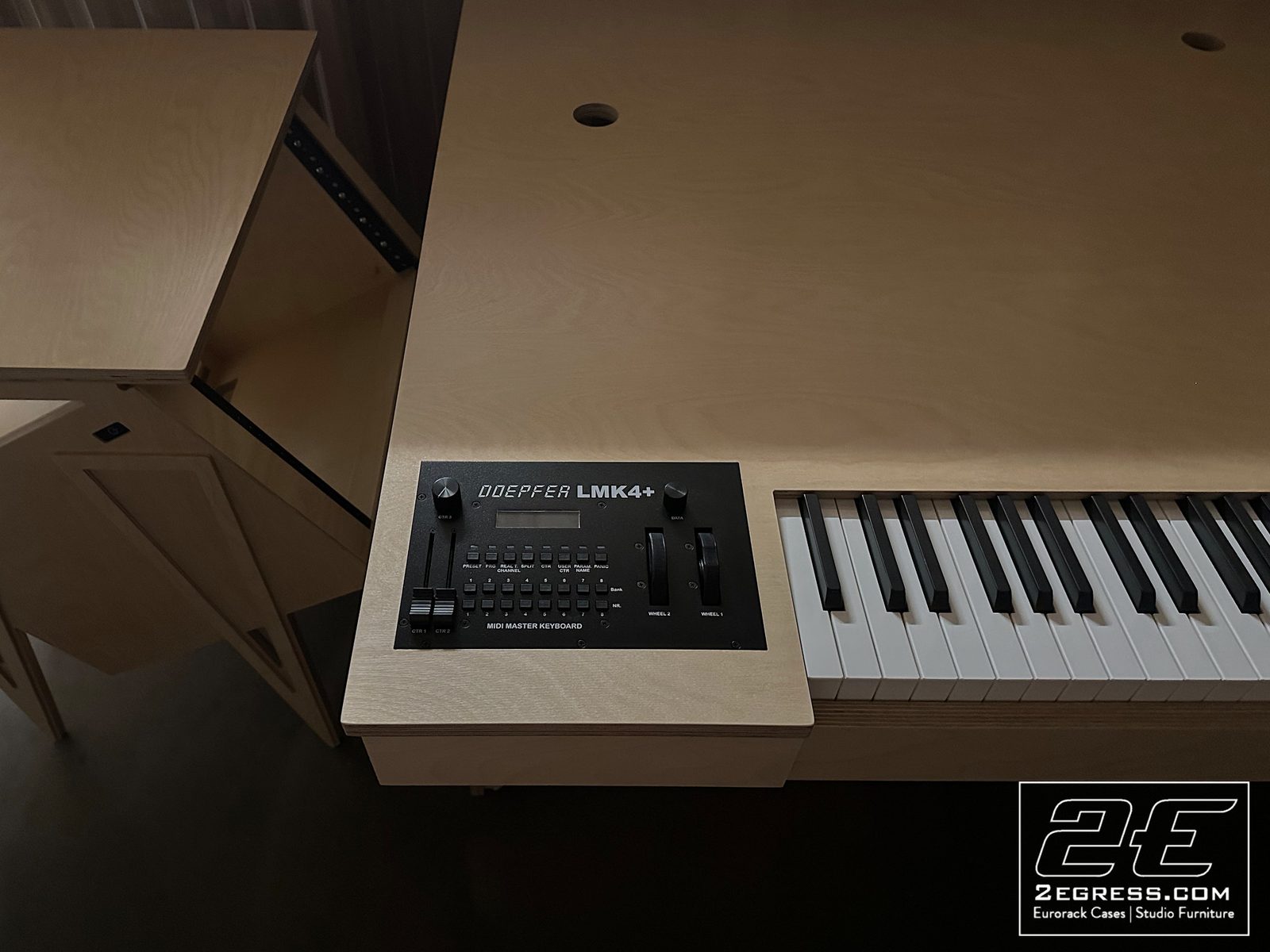 Doepfer LMK4 Studio Desk | Zeus | 2egress