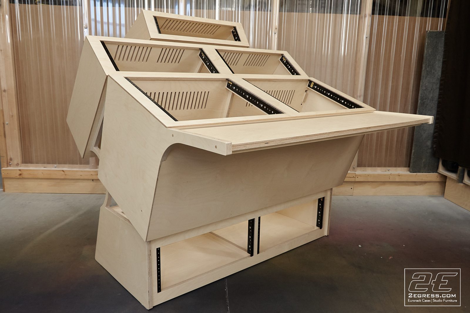 Masterimg Desk - Lotus by 2Egress