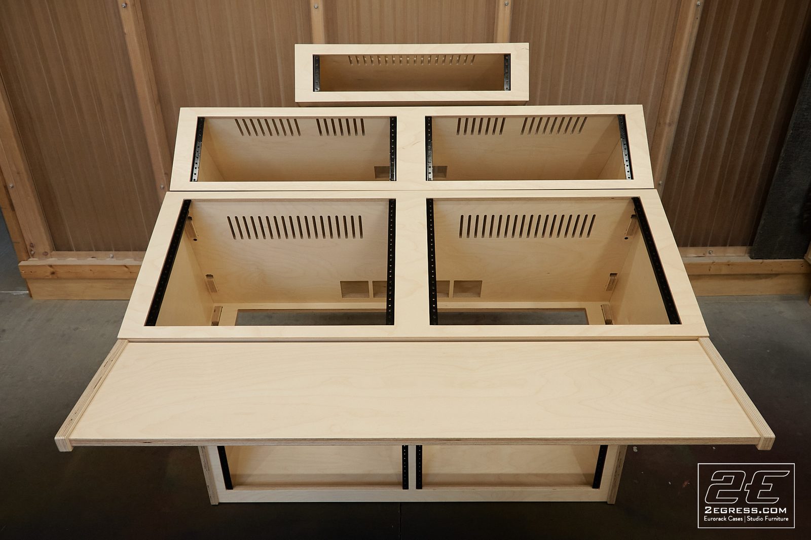 Masterimg Desk - Lotus by 2Egress