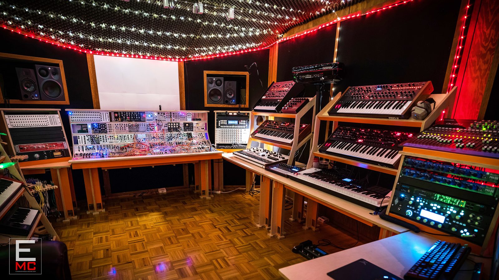 18U Phoenix eurorack case | Studio installation view showing the synth and keyboard shelving alongside the case | EurorackModularCase