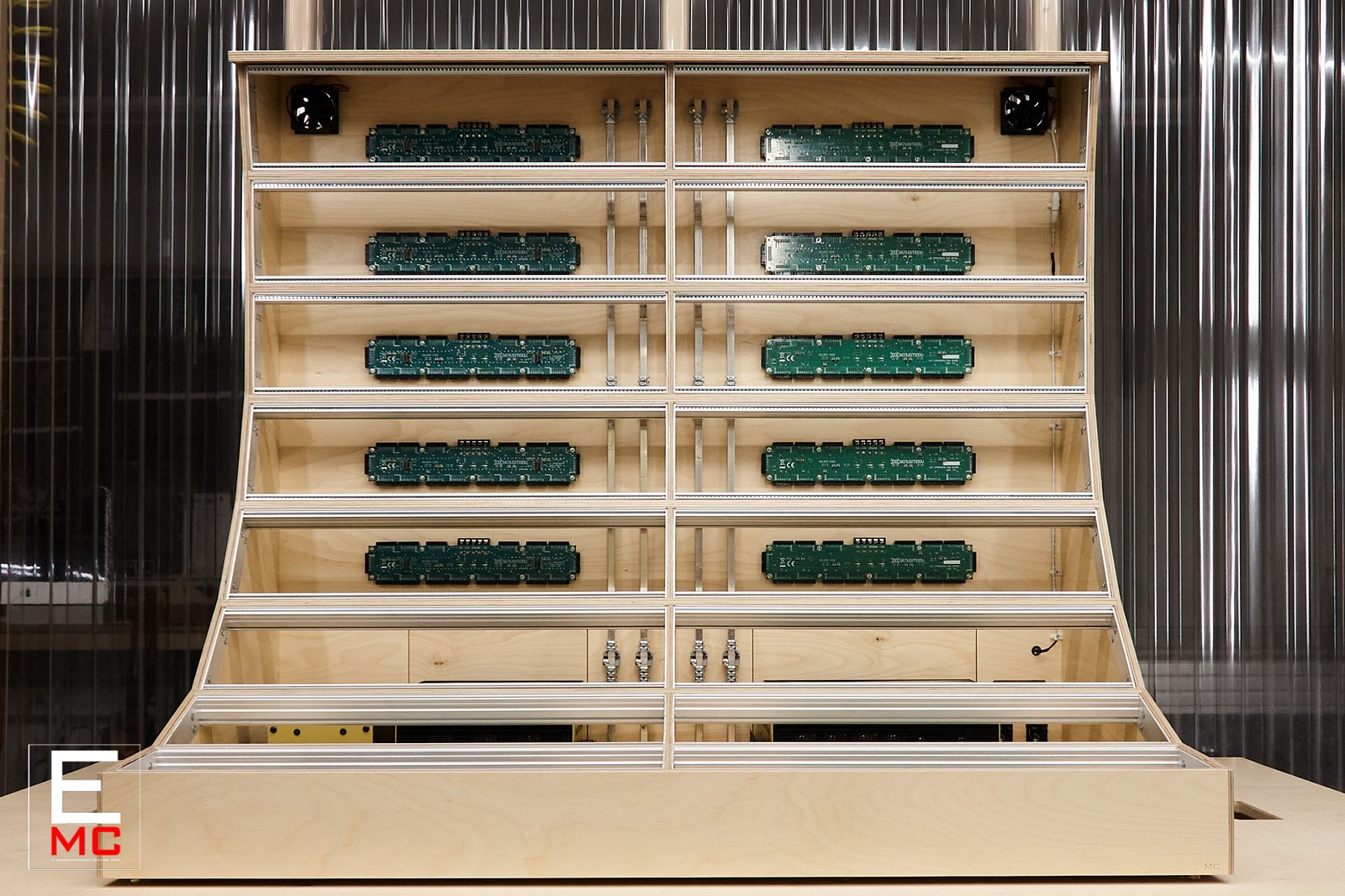 24U Barnstormer eurorack case | Front view, empty case with cooling fans in the top corners | EurorackModularCase