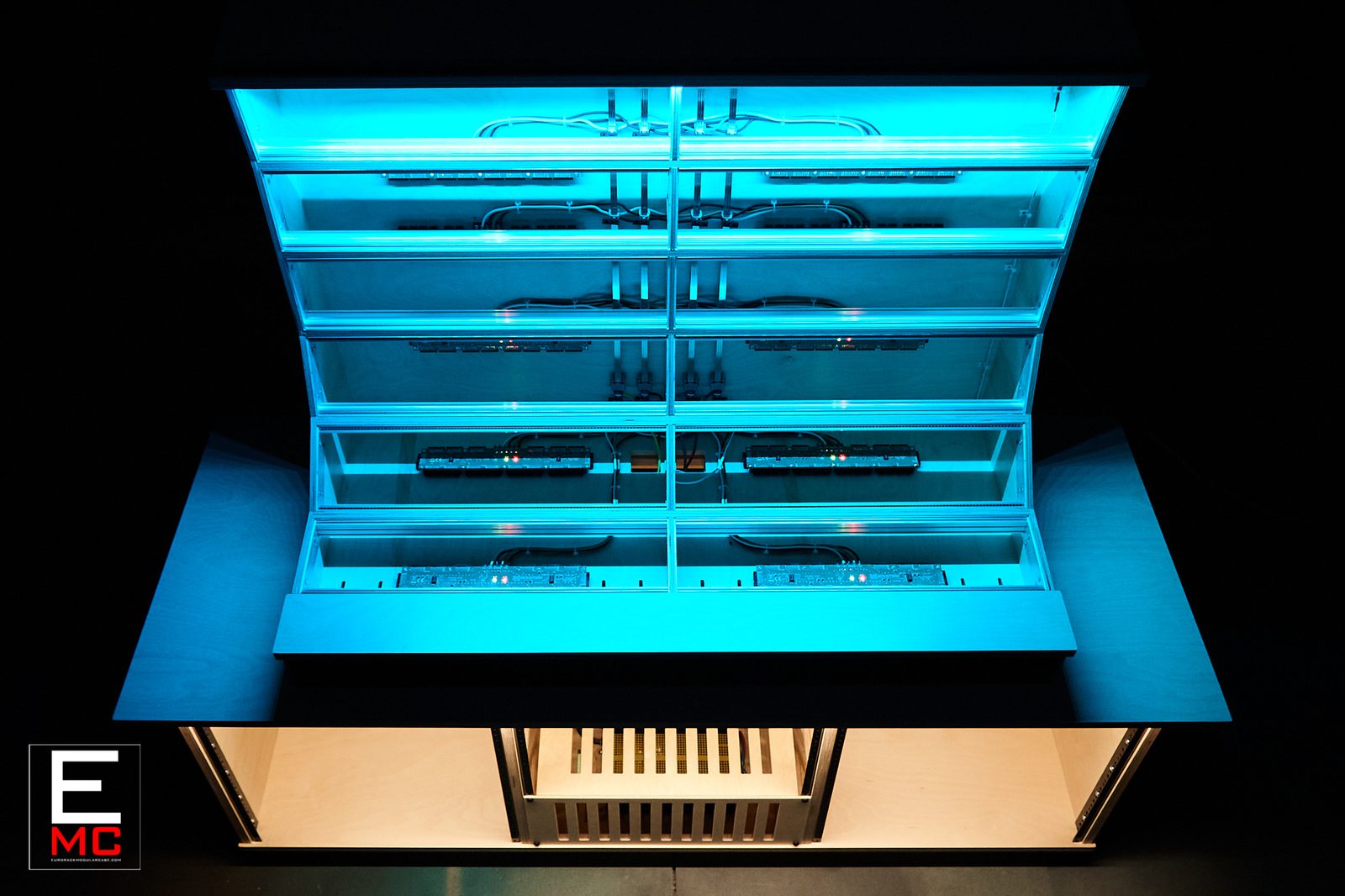 lev perrey powered eurorack case genus modu libbs | Studio Egregia