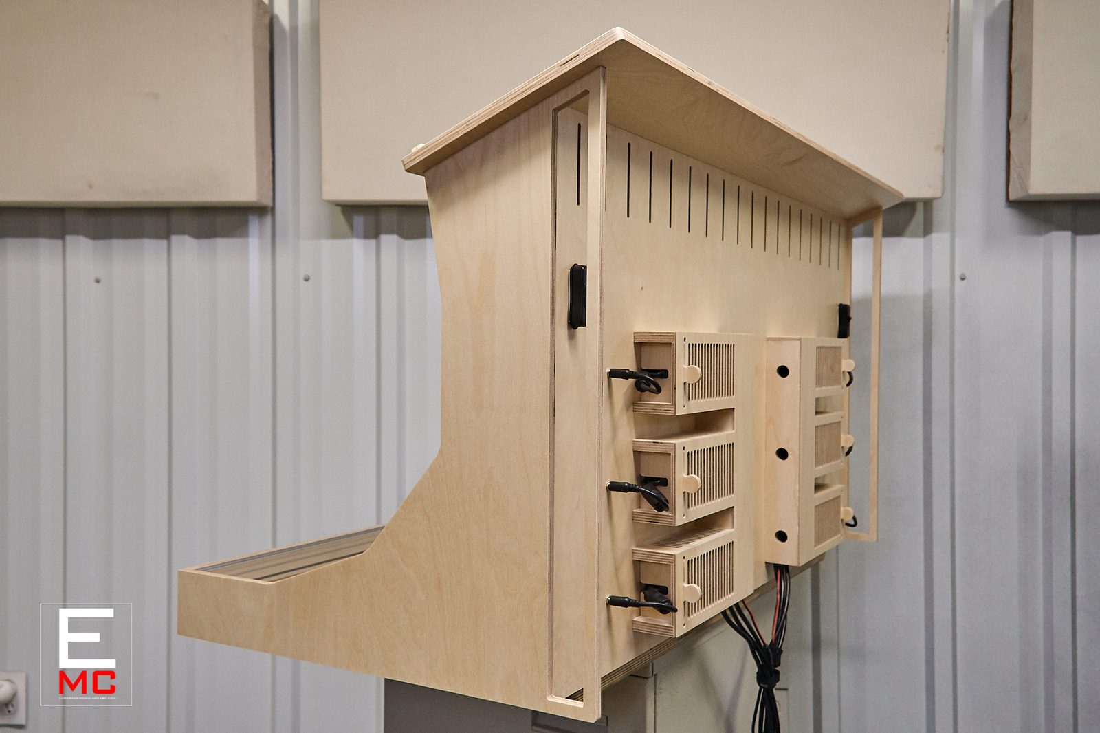 christophe beck custom powered eurorack case | Studio Egregia