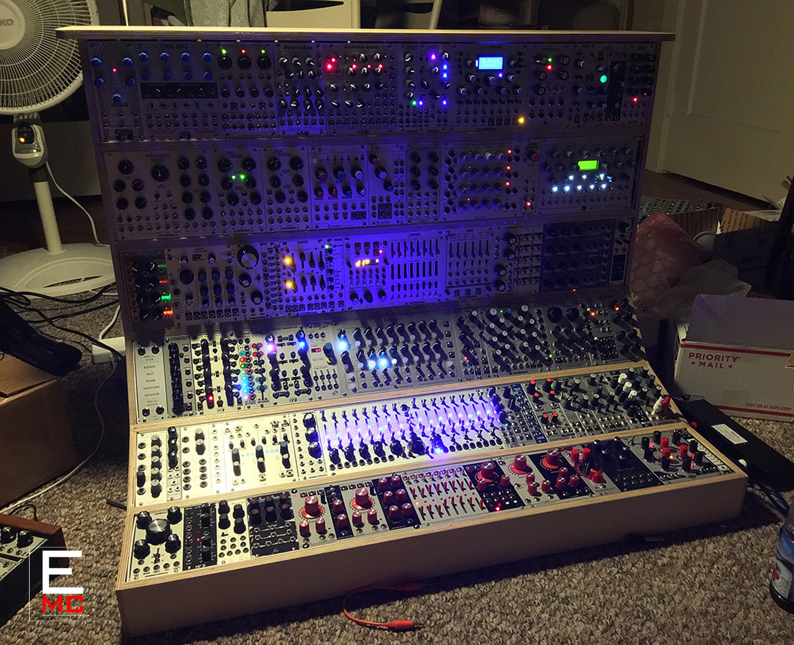 powered eurorack case | Studio Egregia