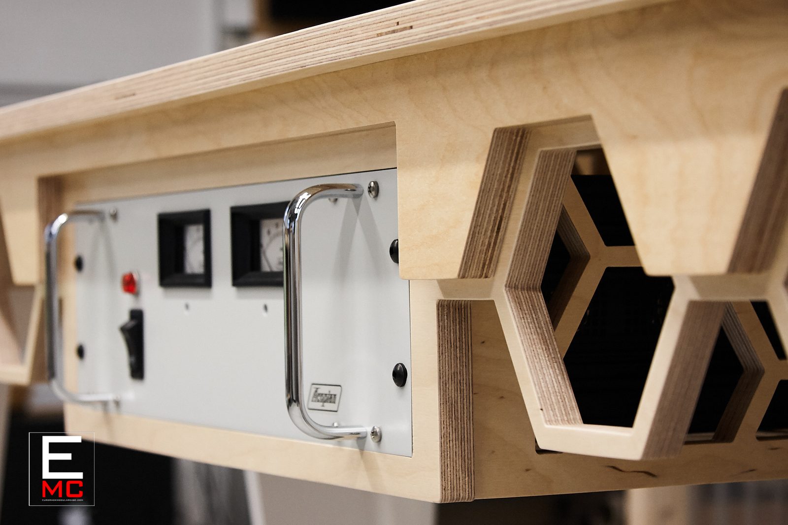 andrew huang powered eurorack case | Studio Egregia